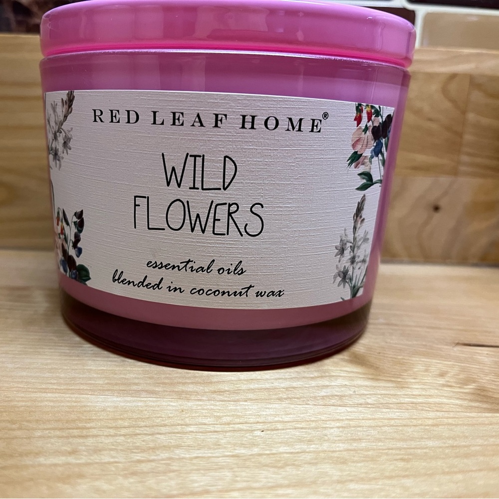 Red Leaf Home Candle - Picture 2 of 4